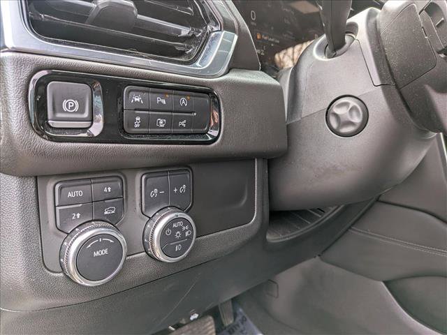 Used 2025 GMC Yukon XL Denali image 17