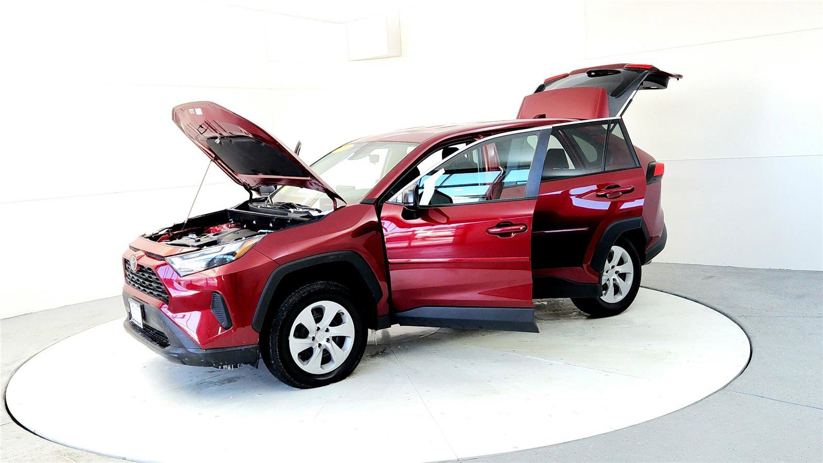 Used 2024 Toyota RAV4 LE image 10