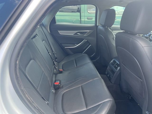 Used 2021 Jaguar XF SE image 7