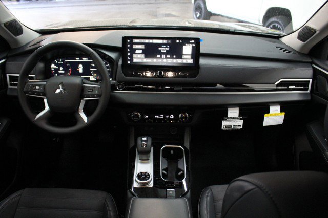 New 2026 Mitsubishi Outlander SE image 19