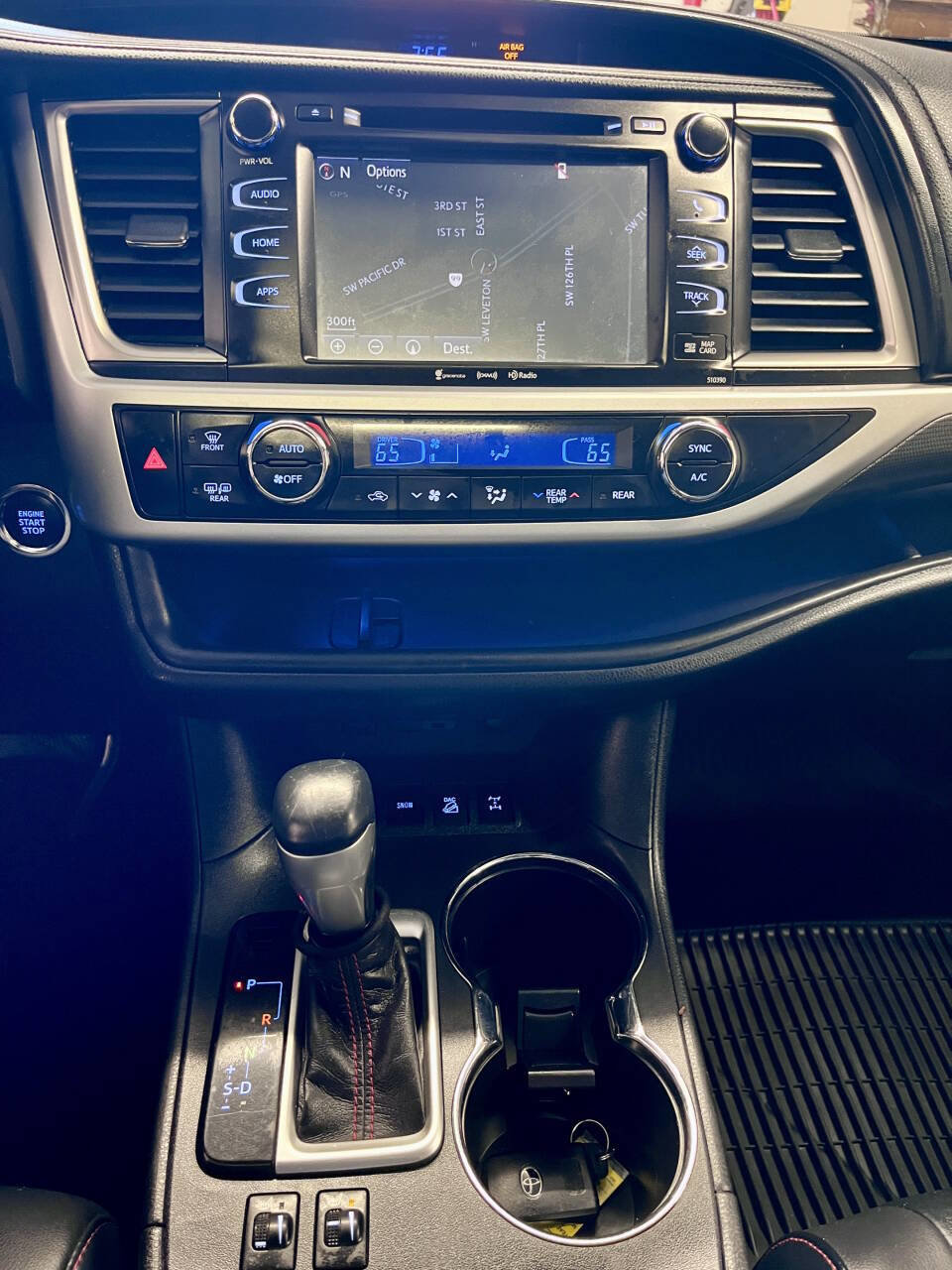 Used 2019 Toyota Highlander SE AWD/4WD image 12