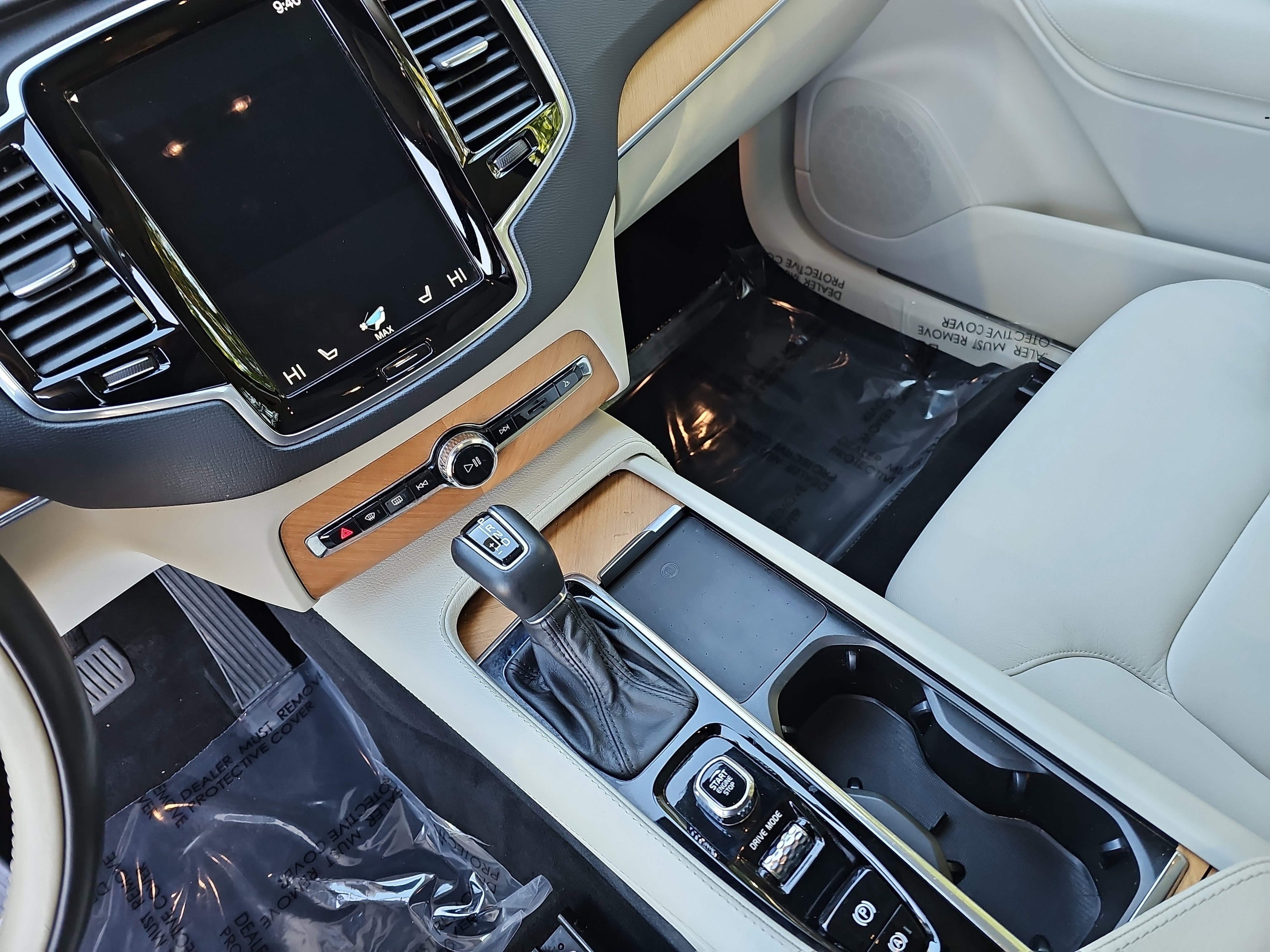 Used 2021 Volvo XC90 T6 Momentum image 26