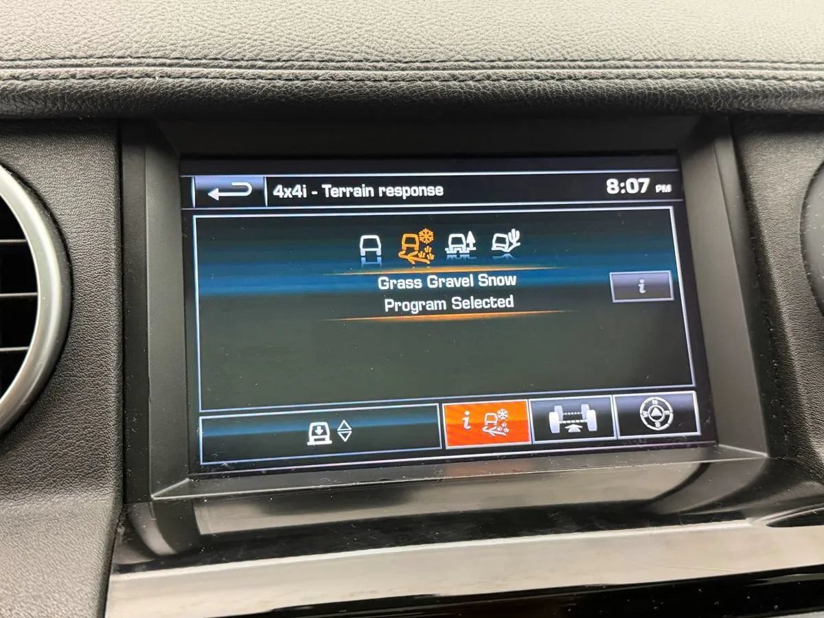 Used 2016 Land Rover LR4 HSE Silver Edition AWD/4WD image 22