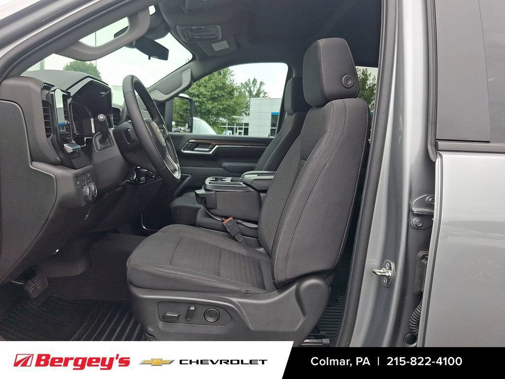 Used 2025 Chevrolet Silverado 2500 LT w/ Convenience Package AWD/4WD image 16