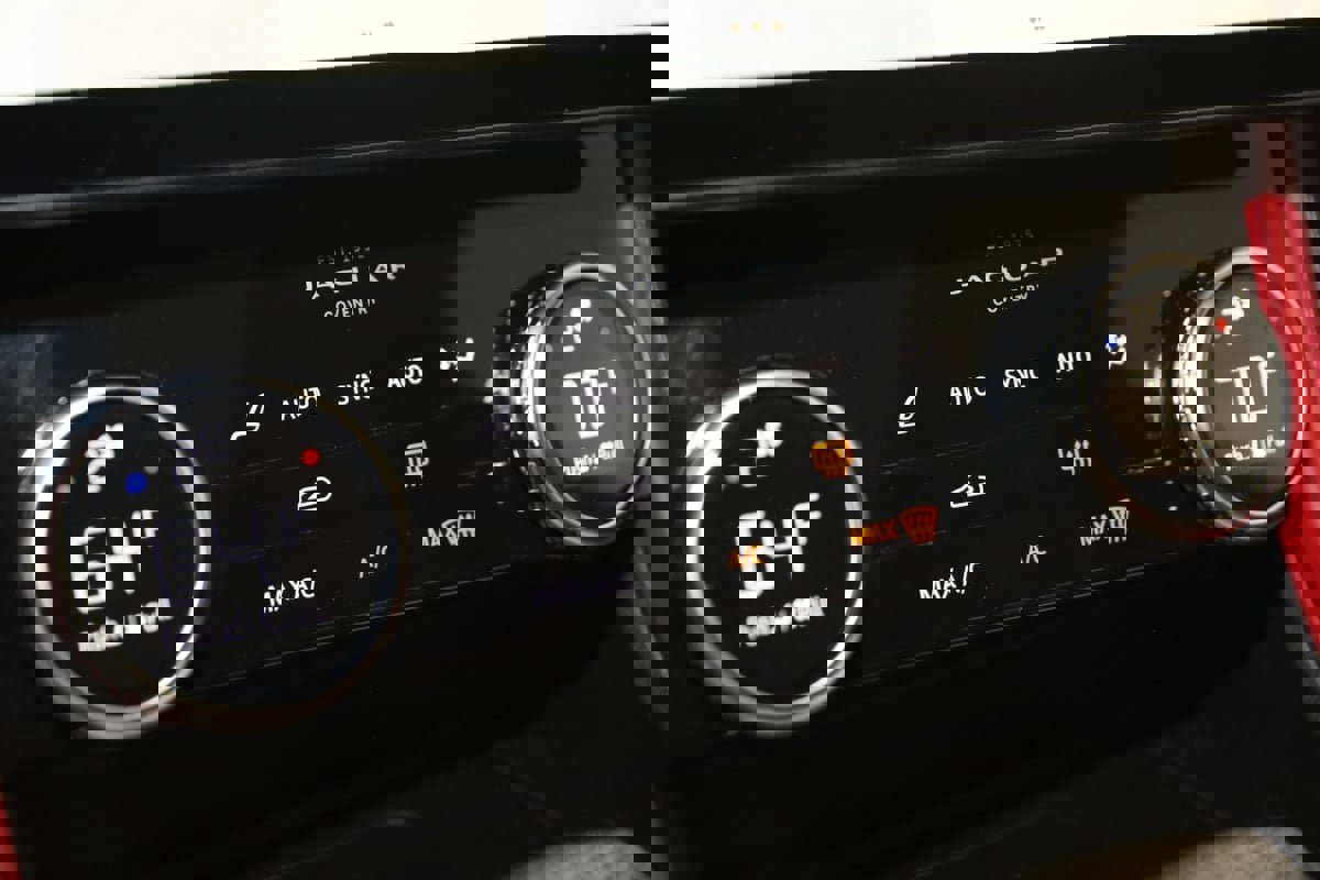 Used 2024 Jaguar F-PACE SVR image 56