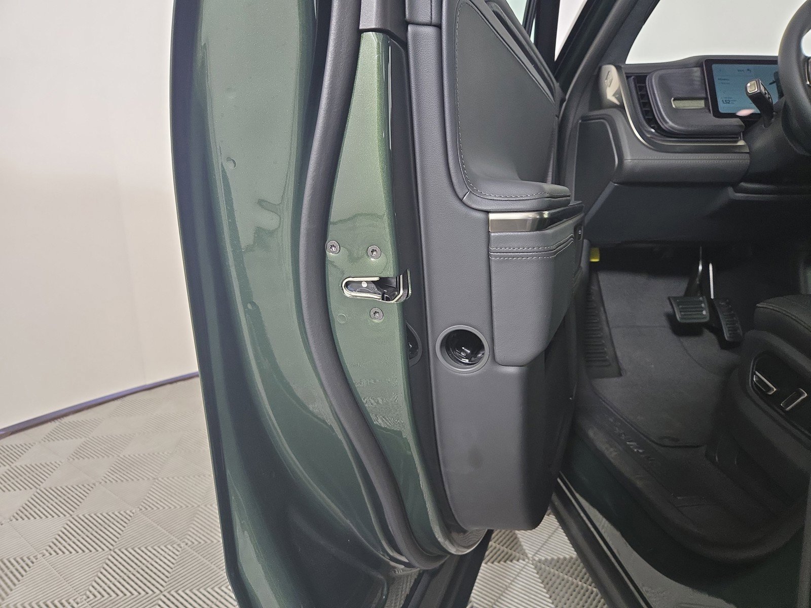 Used 2025 Rivian R1T Adventure image 30