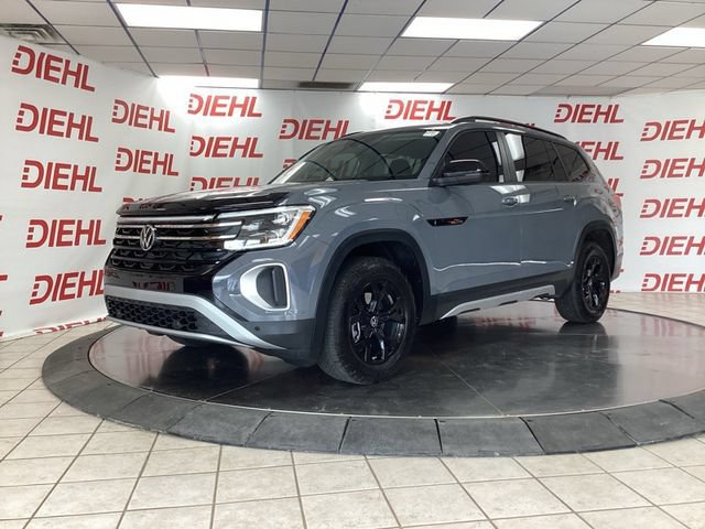 Used 2024 Volkswagen Atlas Peak Edition SE AWD/4WD image 3