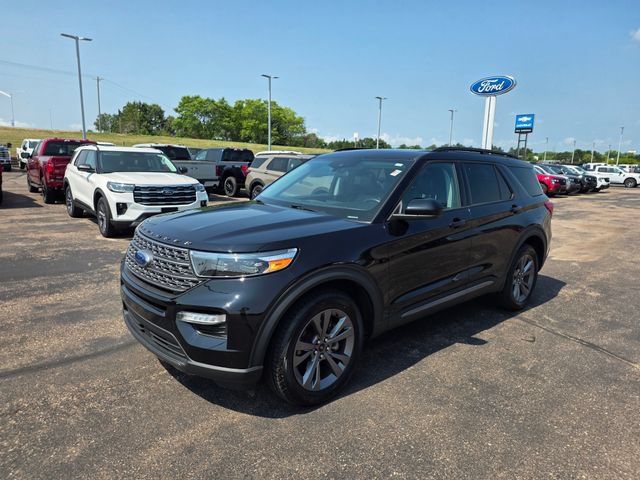 Used 2022 Ford Explorer XLT w/ Equipment Group 202A AWD/4WD image 3