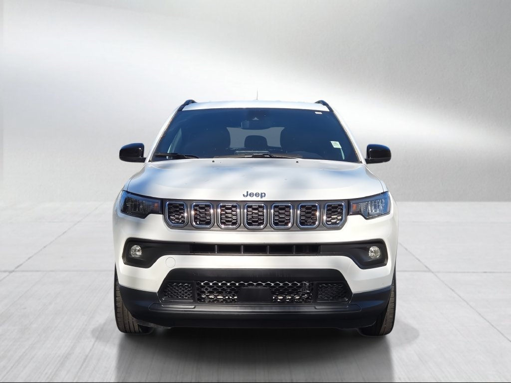 Used 2025 Jeep Compass Latitude AWD/4WD image 8