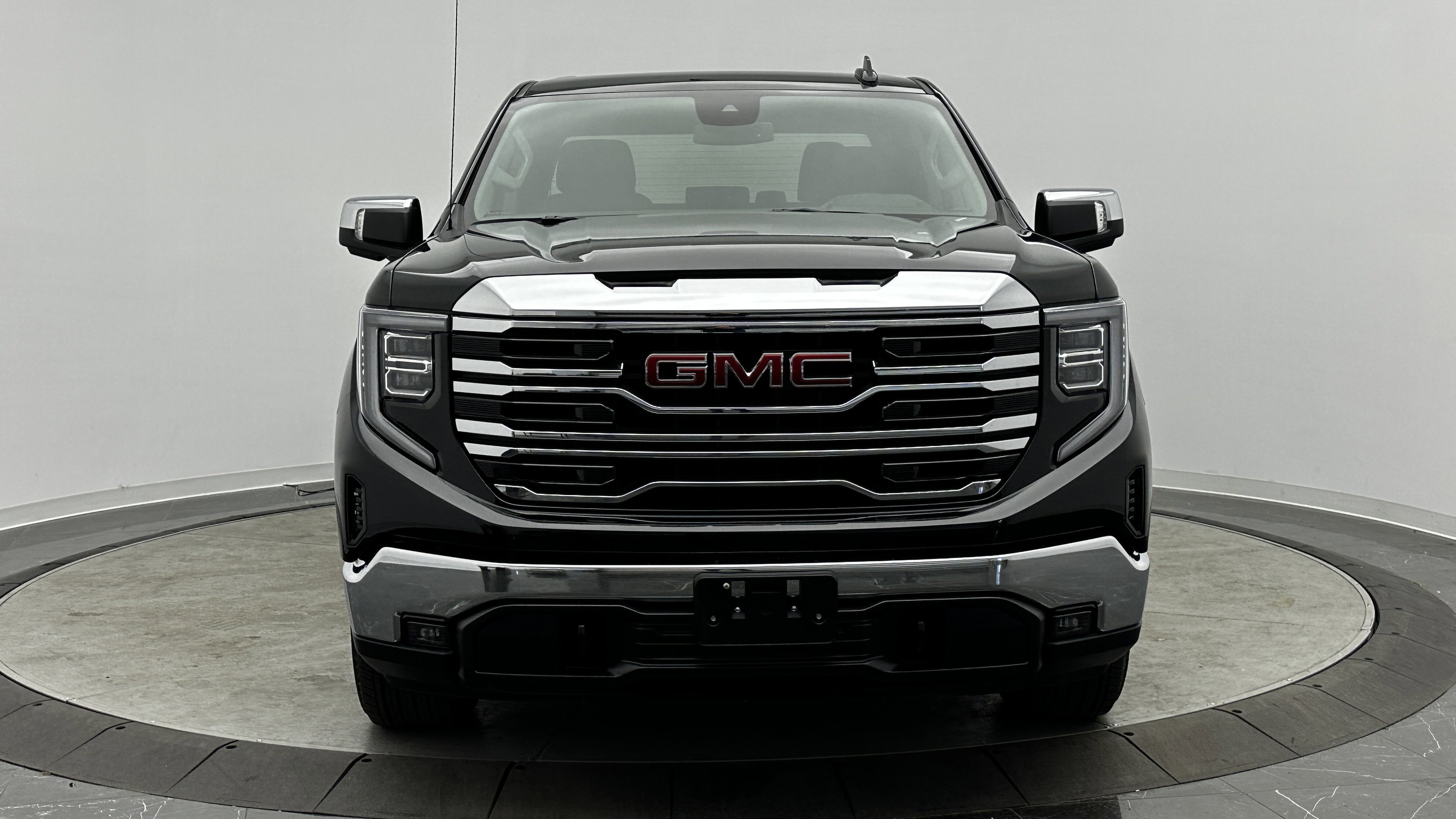 Used 2026 GMC Sierra 1500 SLT image 2