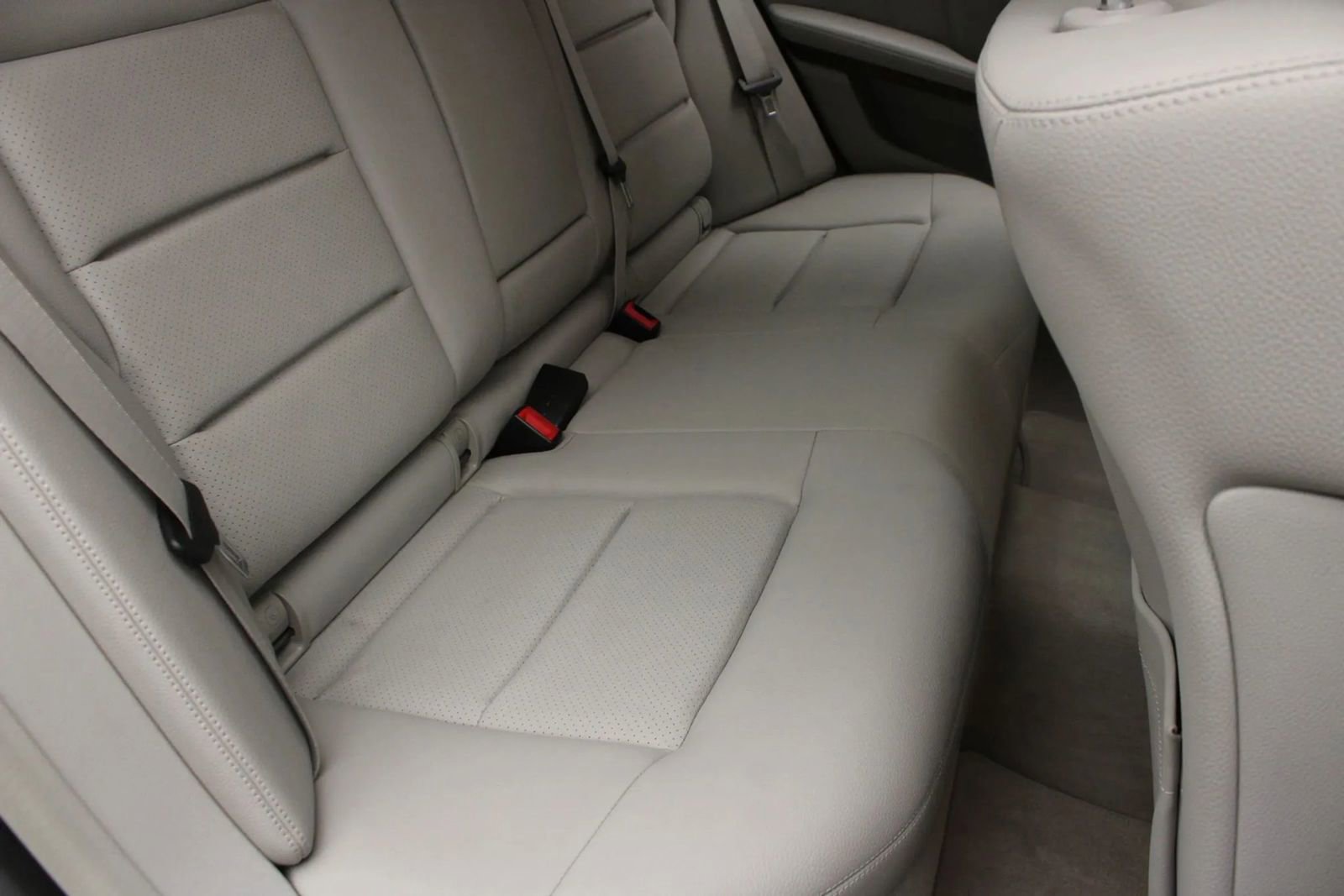 Used 2012 Mercedes-Benz E 350 4MATIC Sedan image 29
