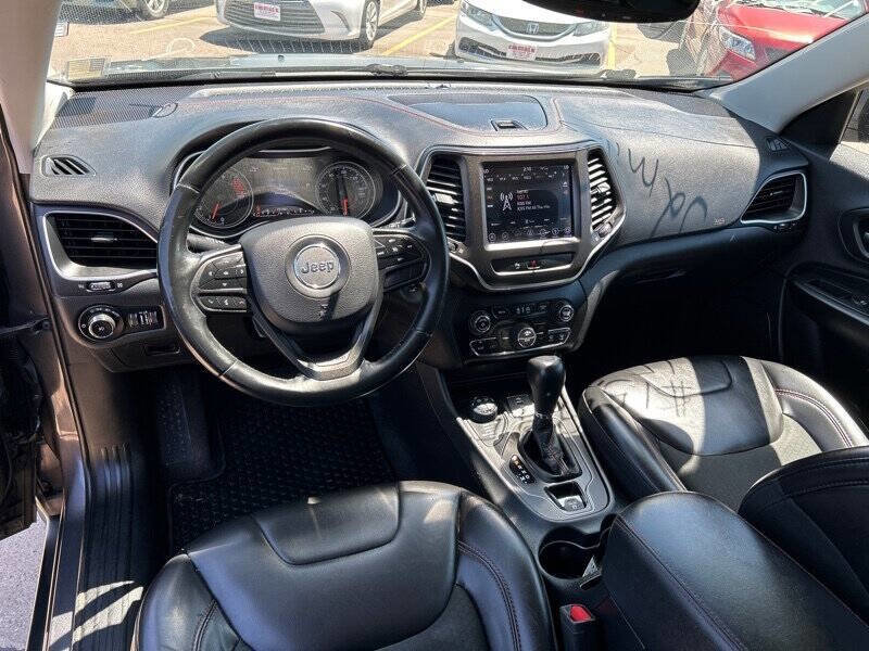 Used 2019 Jeep Cherokee Trailhawk w/ Comfort/Convenience Group image 15