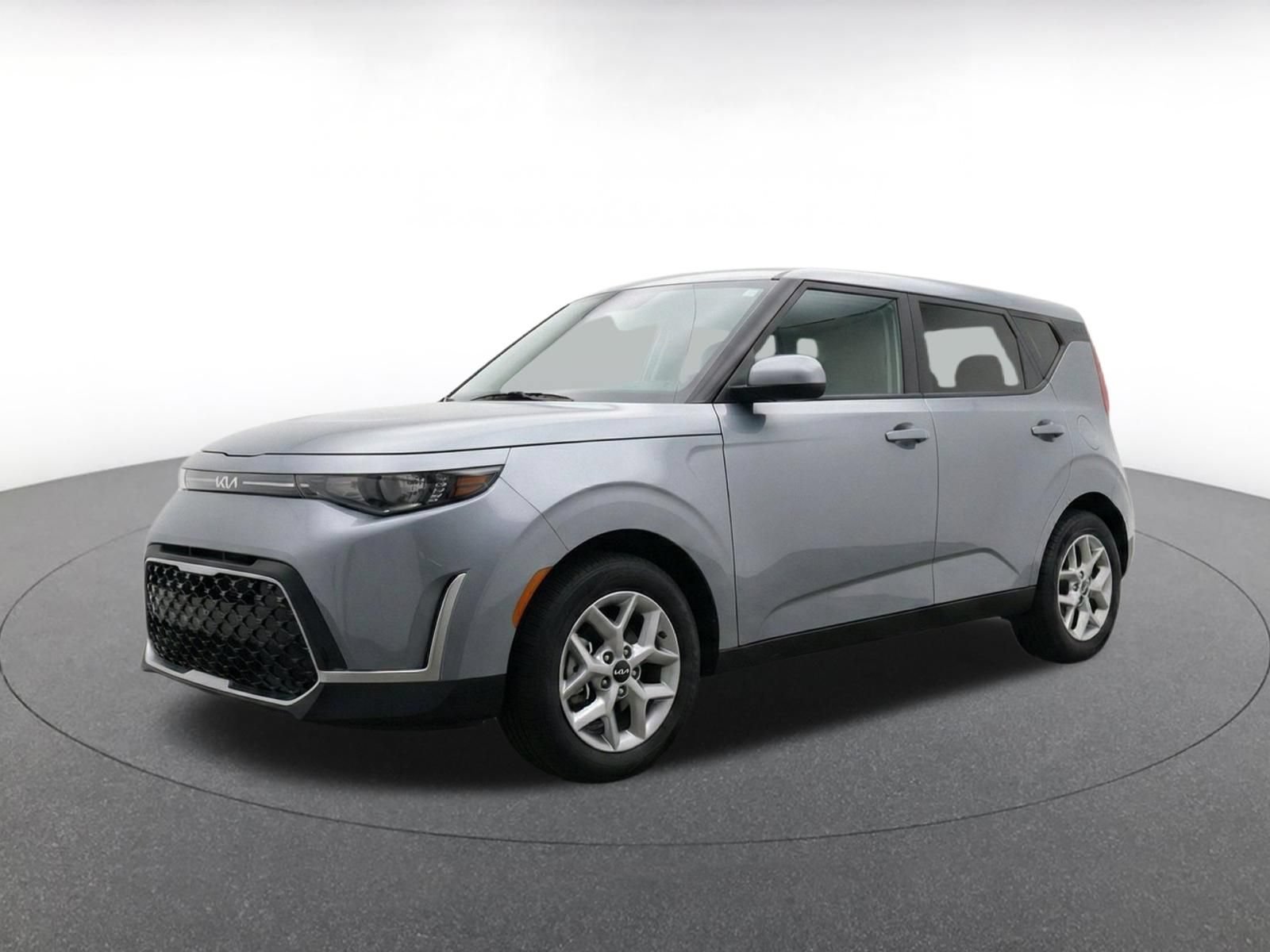 Used 2025 Kia Soul LX w/ LX Technology Package FWD image 3