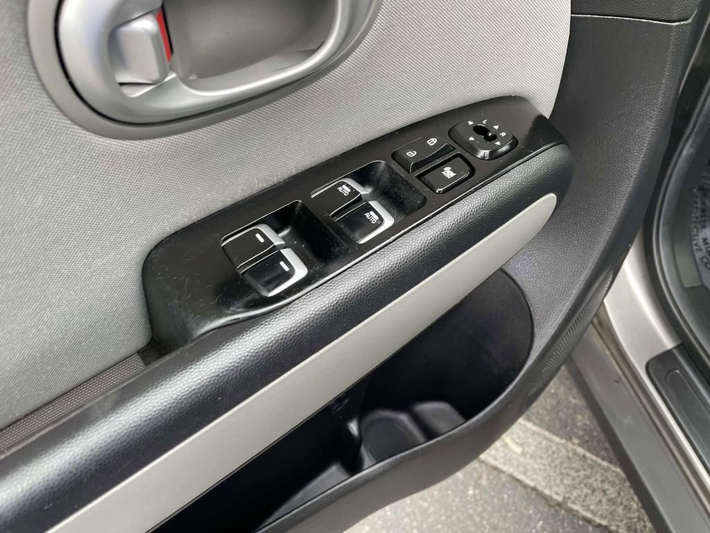 Used 2018 Kia Soul + image 26