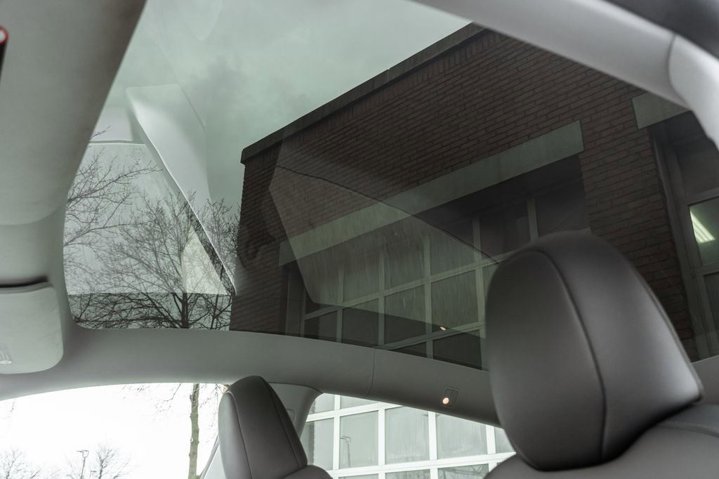 Used 2023 Tesla Model Y Long Range image 9