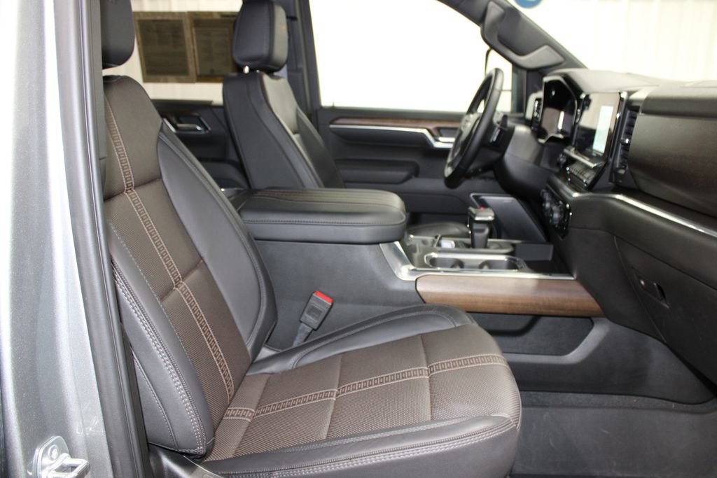 Used 2025 Chevrolet Silverado 1500 High Country w/ High Country Premium Package AWD/4WD image 28