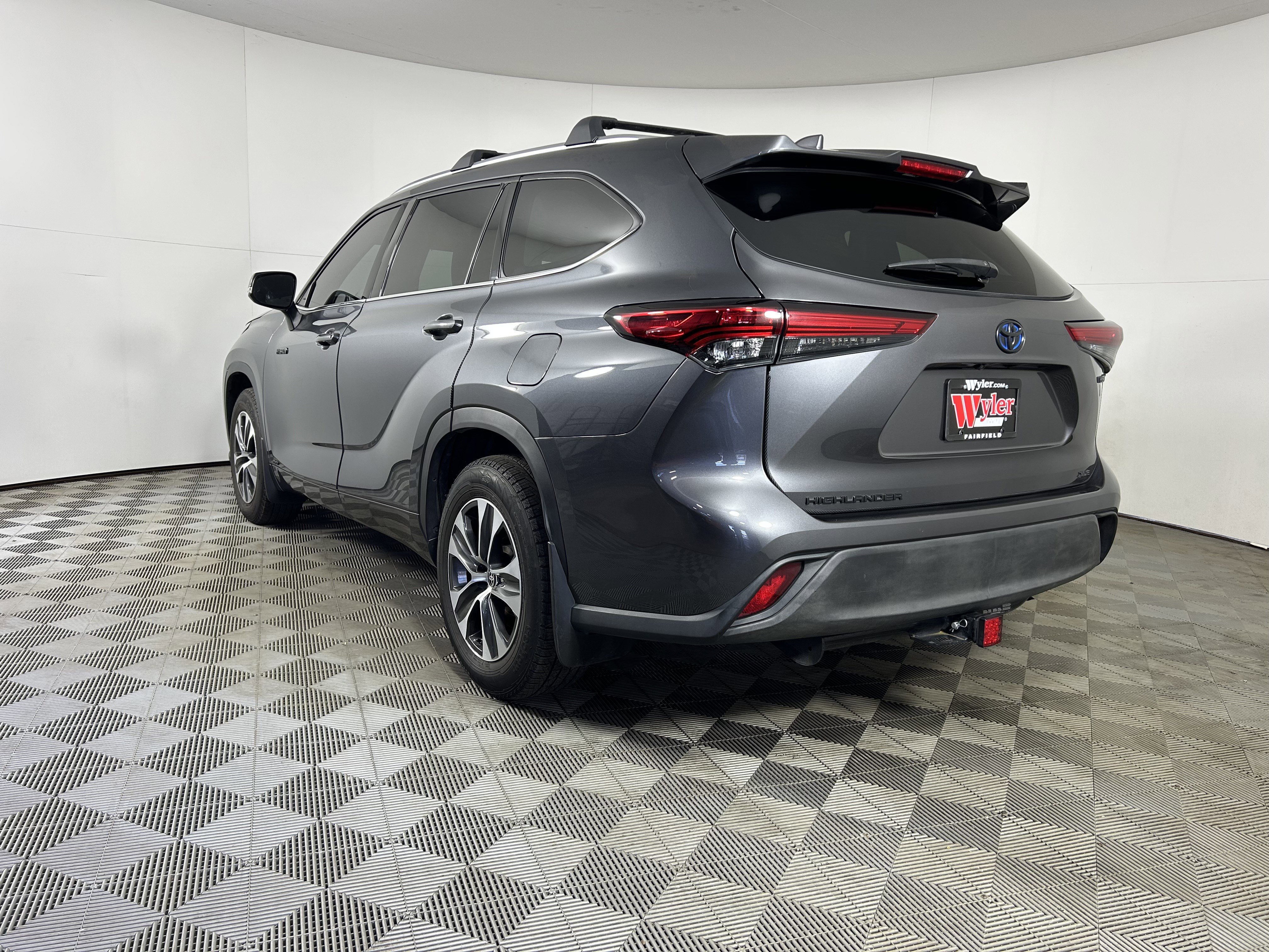 Used 2021 Toyota Highlander XLE image 15