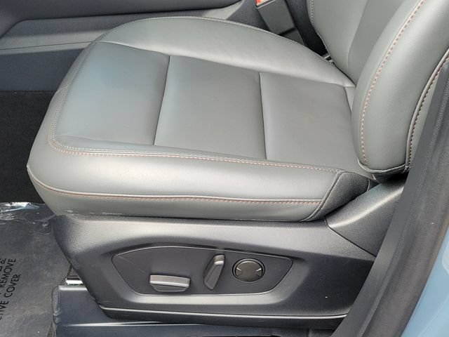 Used 2025 Ford Explorer Active w/ Active Comfort Package RWD image 15