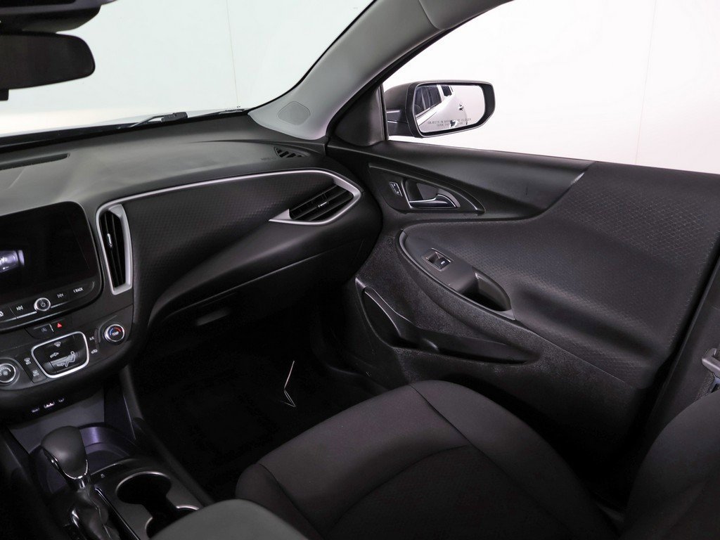 Used 2025 Chevrolet Malibu LS image 32