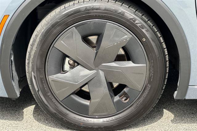 Used 2025 Toyota Prius LE FWD image 31