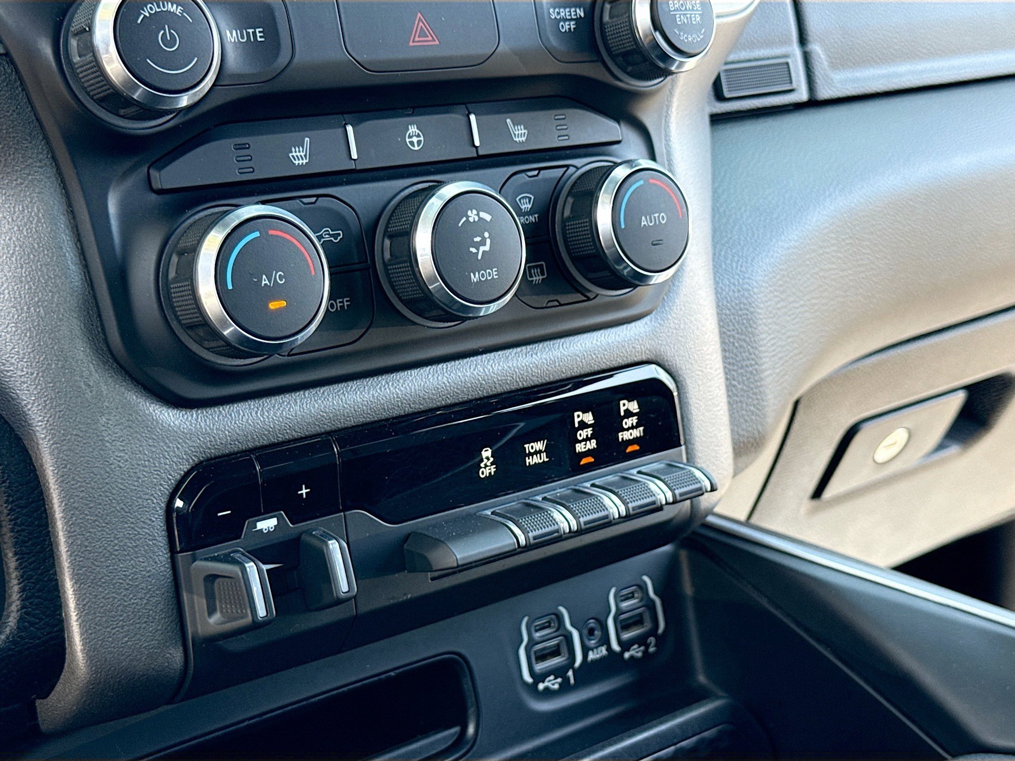 Used 2020 RAM 1500 Big Horn AWD/4WD image 13