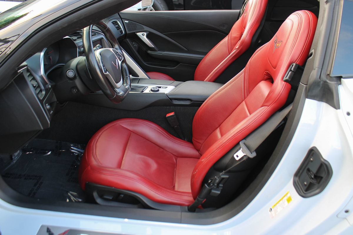 Used 2019 Chevrolet Corvette Stingray Coupe w/ 1LT RWD image 17
