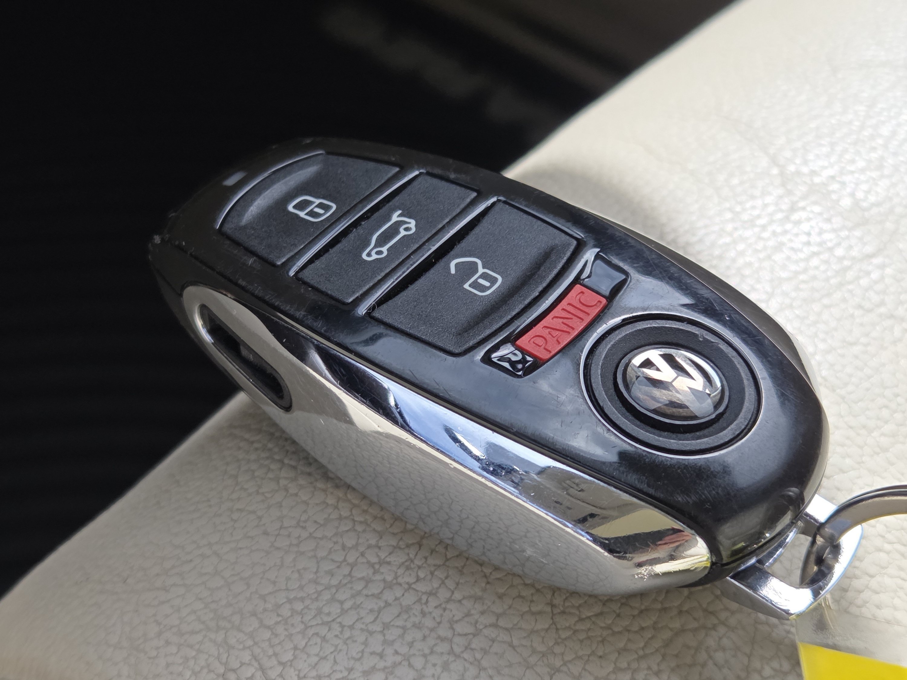 Used 2015 Volkswagen Touareg Executive AWD/4WD image 38