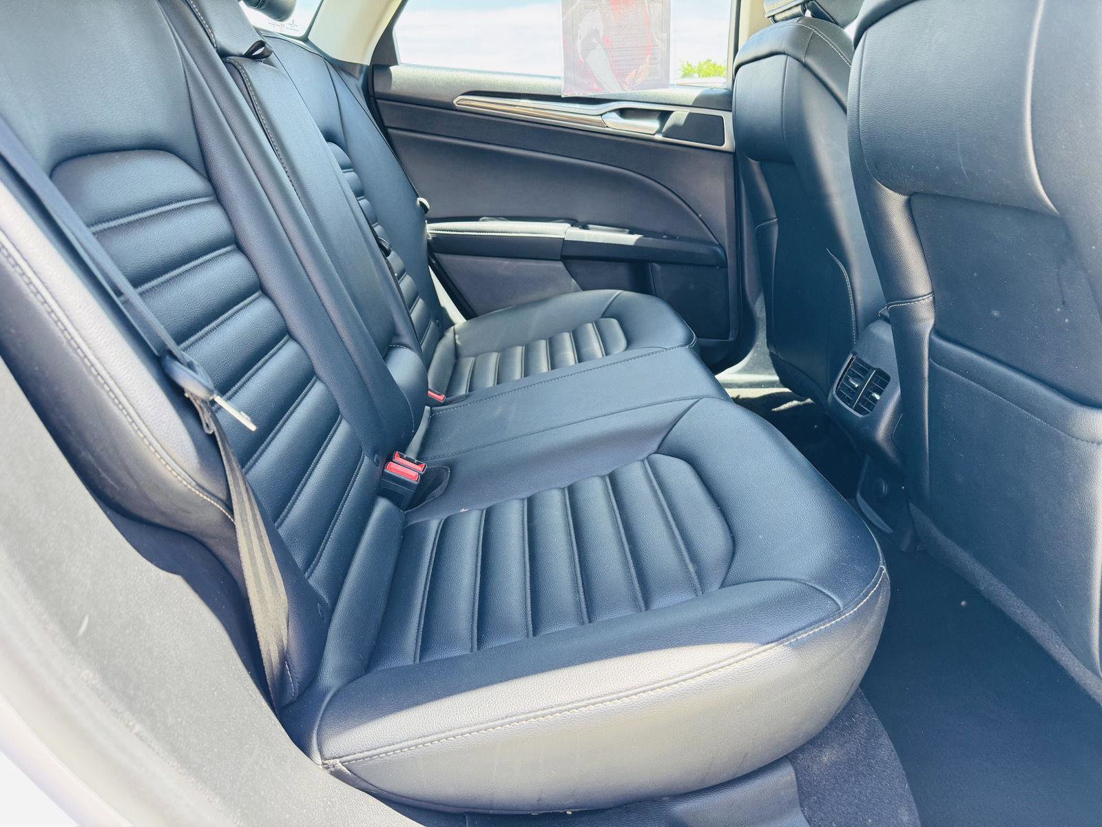 Used 2020 Ford Fusion SEL FWD image 28
