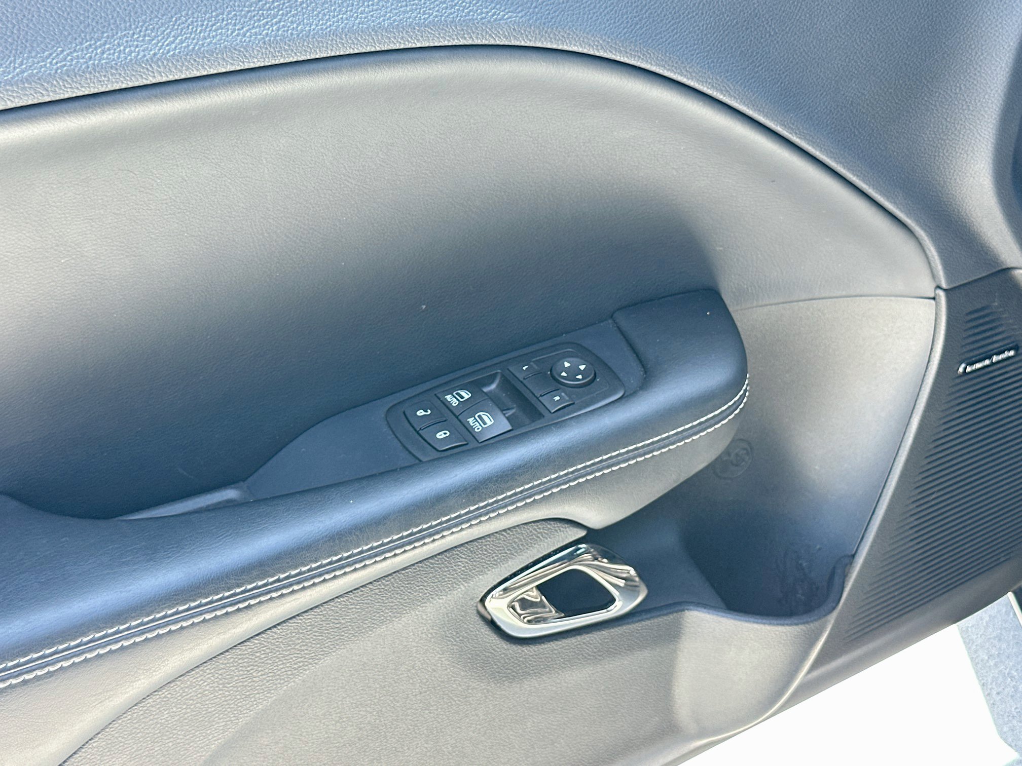 Used 2015 Dodge Challenger SRT Hellcat RWD image 18