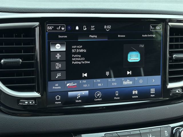 Used 2024 Chrysler Pacifica Touring-L image 24