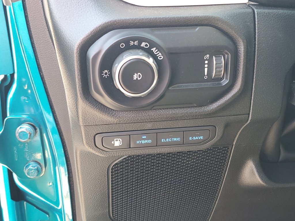 Used 2024 Jeep Wrangler Unlimited w/ Convenience Group AWD/4WD image 9