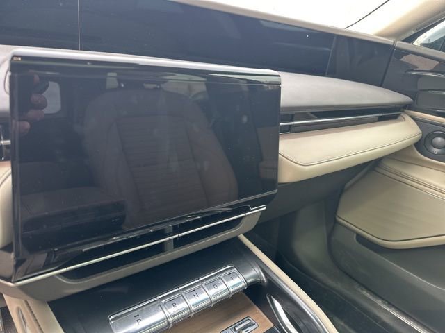 Used 2024 Lincoln Nautilus Reserve w/ Equipment Group 202A image 7