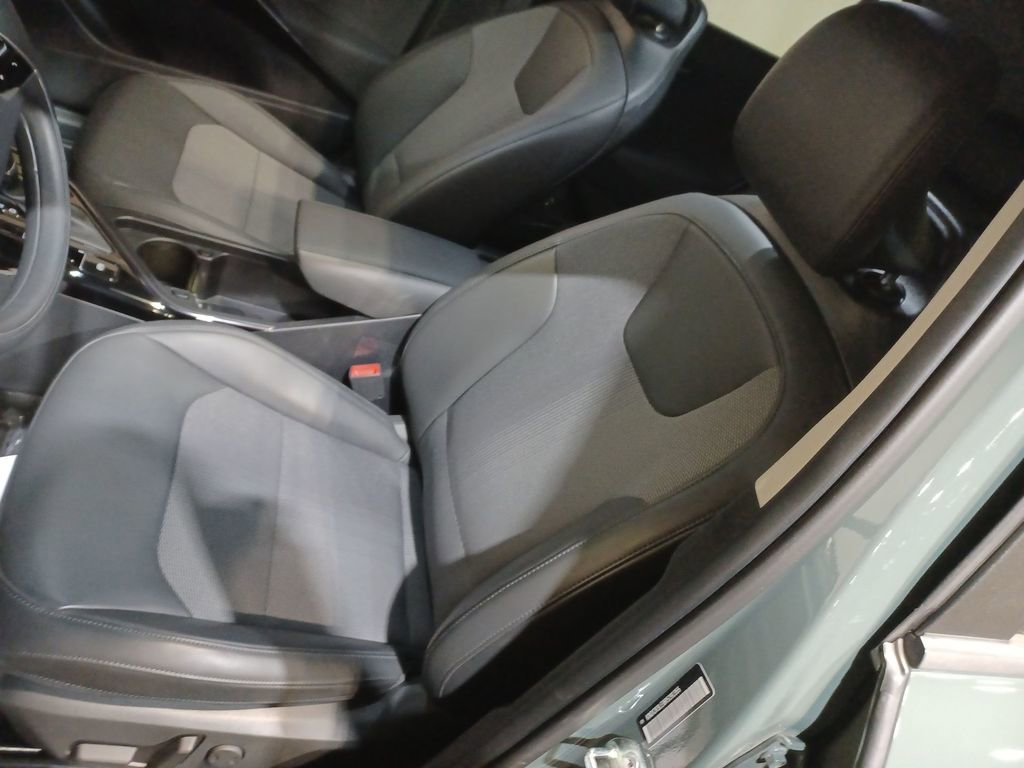 Used 2024 Kia Niro EX Touring image 13