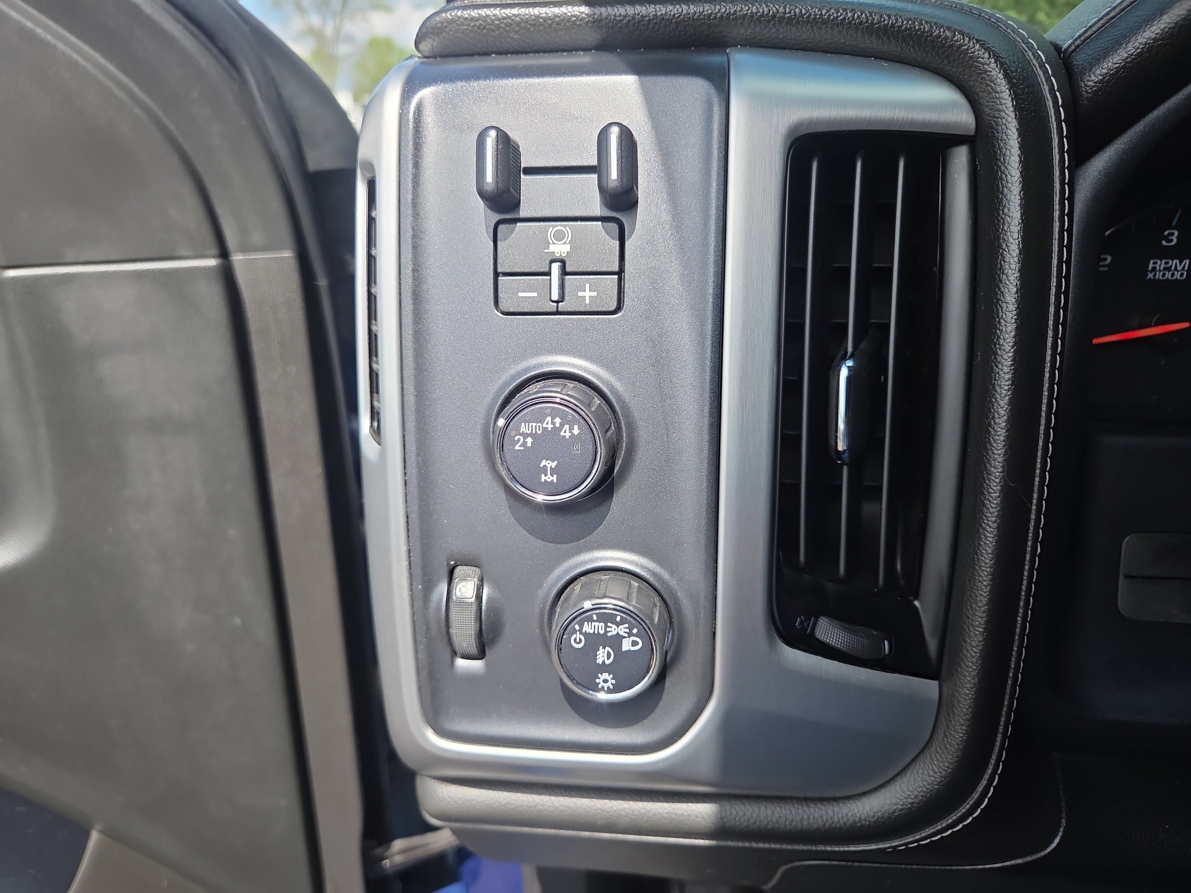 Used 2018 GMC Sierra 1500 SLT w/ SLT Premium Package AWD/4WD image 29