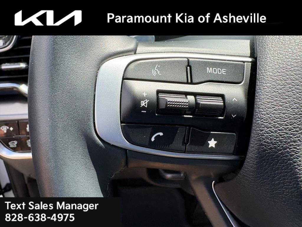 Certified 2025 Kia Sportage EX w/ EX Premium Package AWD/4WD image 12