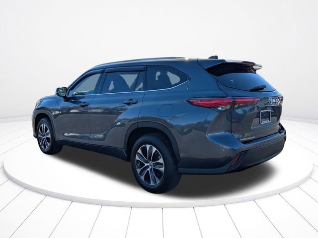 Used 2022 Toyota Highlander XLE image 5