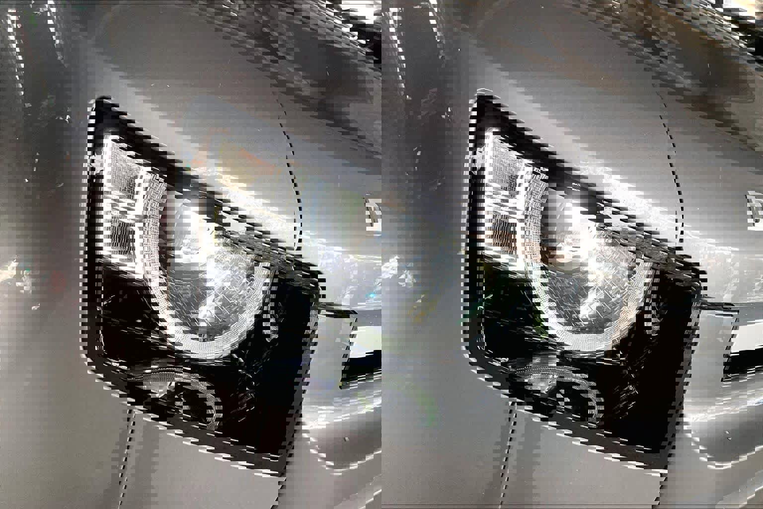 Used 2022 Land Rover Defender 110 SE image 28