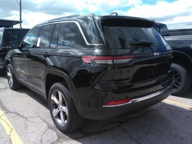 Used 2025 Jeep Grand Cherokee Limited RWD image 3