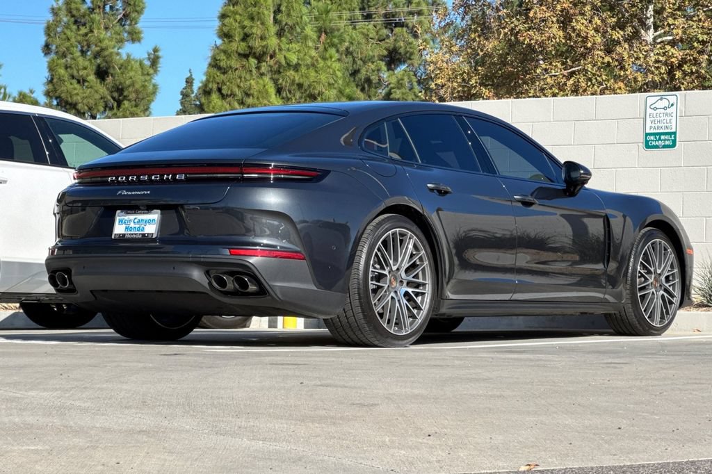 Used 2024 Porsche Panamera RWD image 7