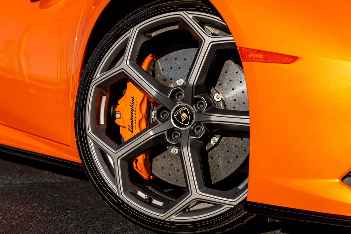 Used 2023 Lamborghini Huracan EVO RWD image 22