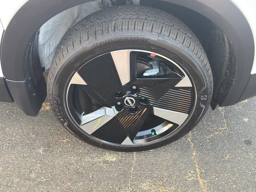 New 2026 Nissan Kicks SR image 9