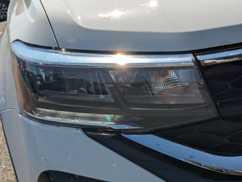 Used 2024 Volkswagen Taos SE FWD image 10