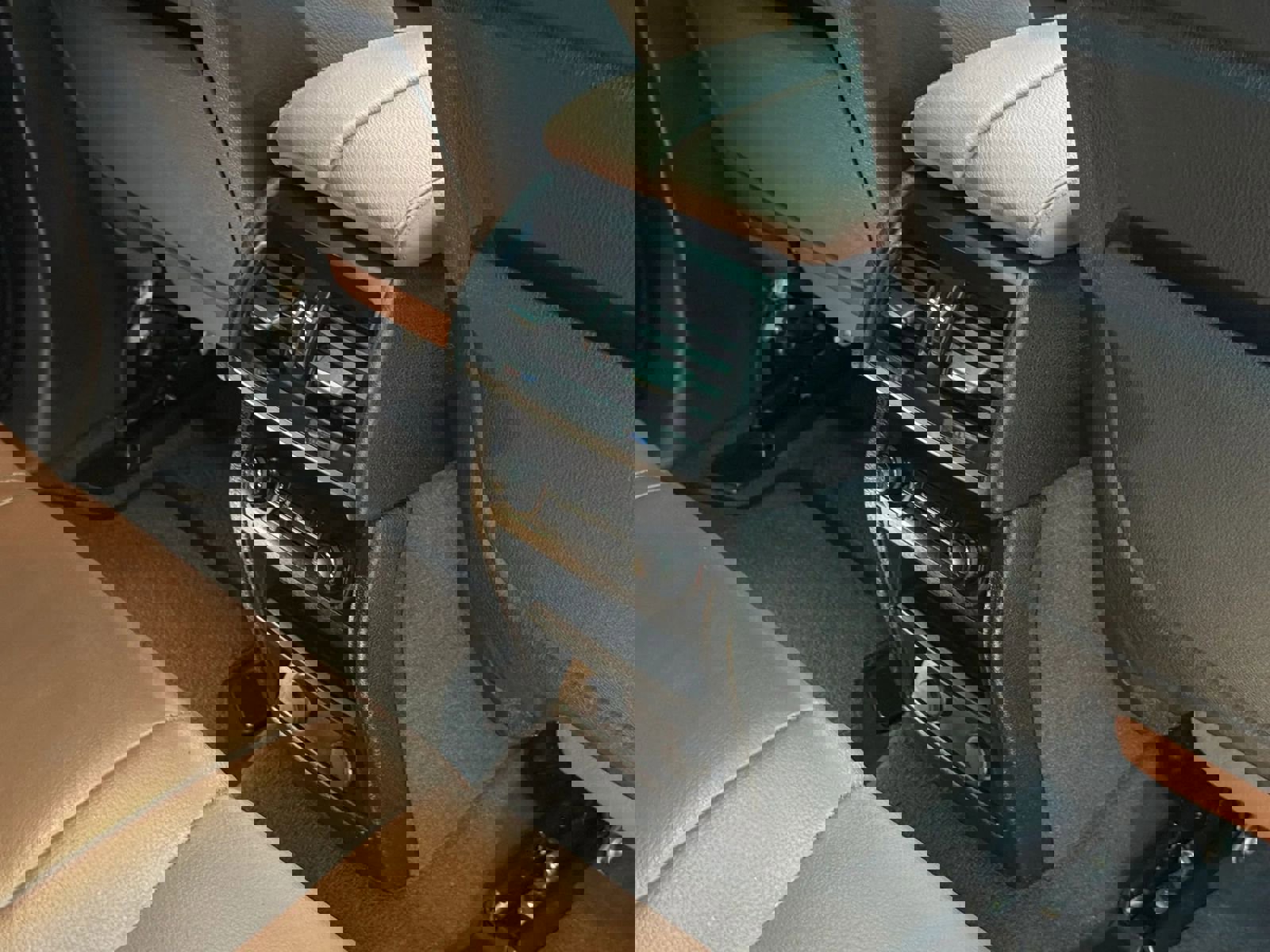 Used 2017 BMW X6 xDrive50i image 23