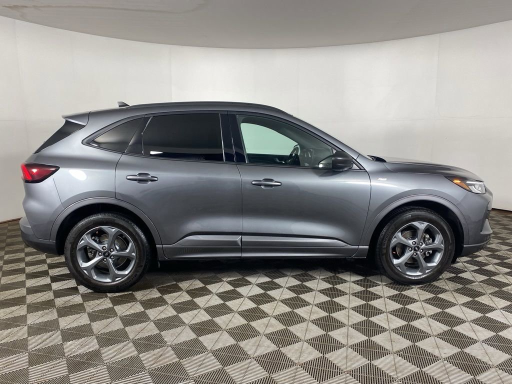 Used 2024 Ford Escape ST-Line w/ Tech Pack #1 AWD/4WD image 8