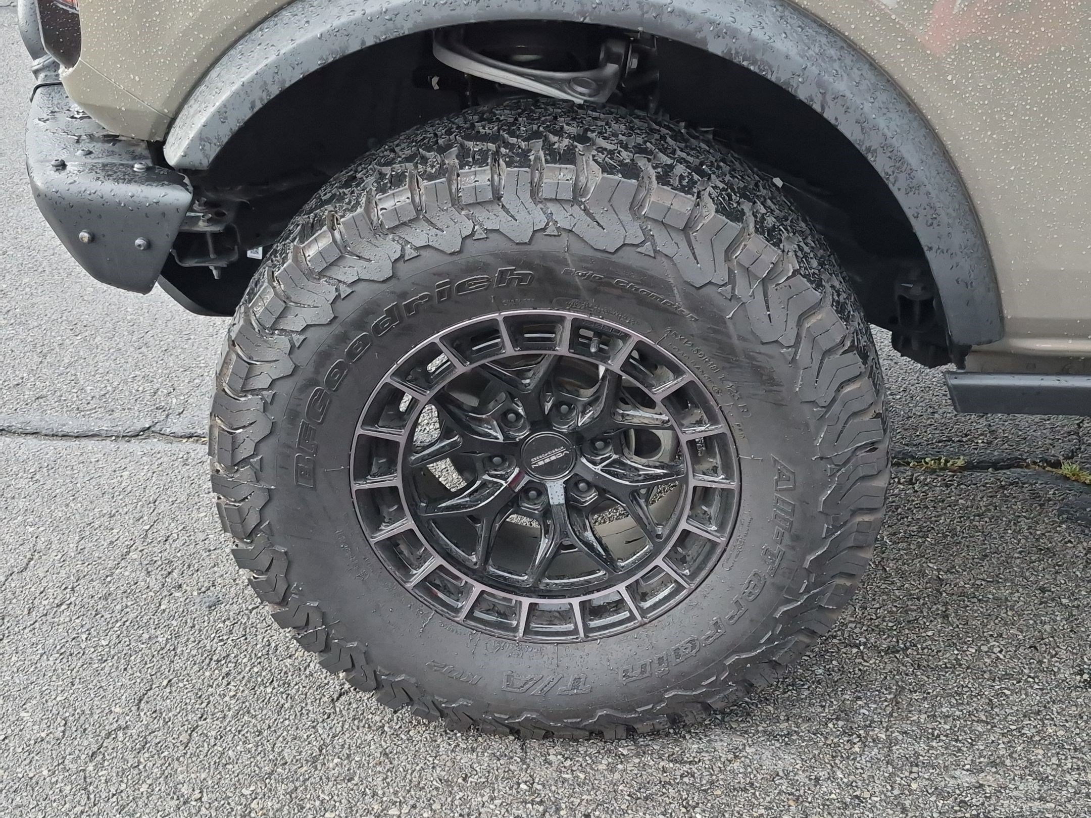 Used 2025 Ford Bronco Badlands AWD/4WD image 14