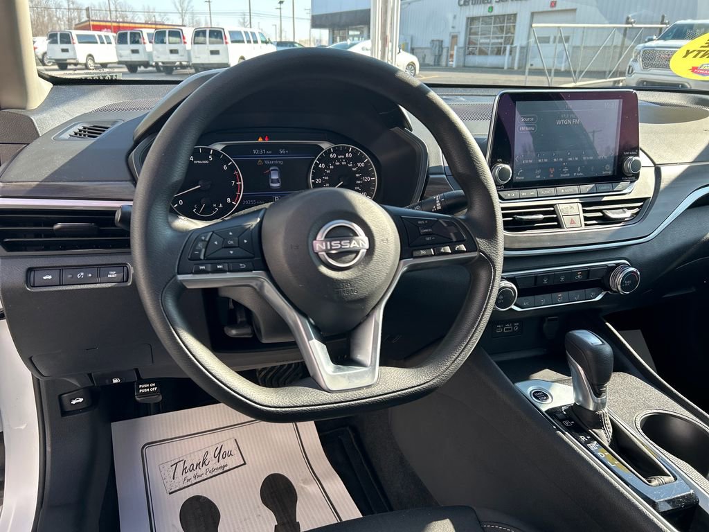 Used 2025 Nissan Altima 2.5 SV FWD image 13