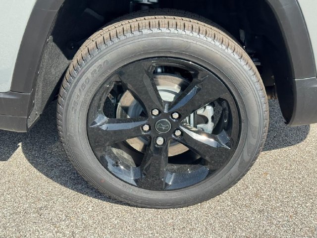 New 2027 Jeep Grand Cherokee L Limited w/ Limited Altitude Package AWD/4WD image 8