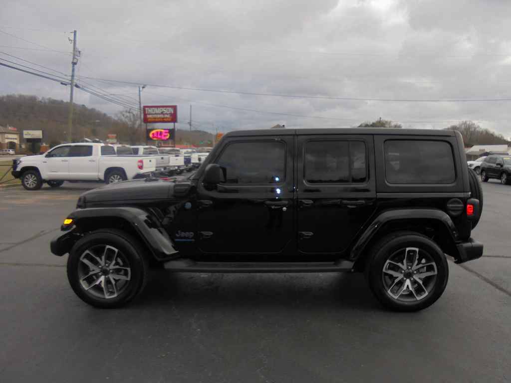 Used 2024 Jeep Wrangler Unlimited w/ Convenience Group AWD/4WD image 1