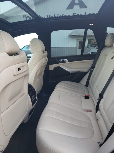 Used 2022 BMW X5 xDrive40i w/ M Sport Package image 16