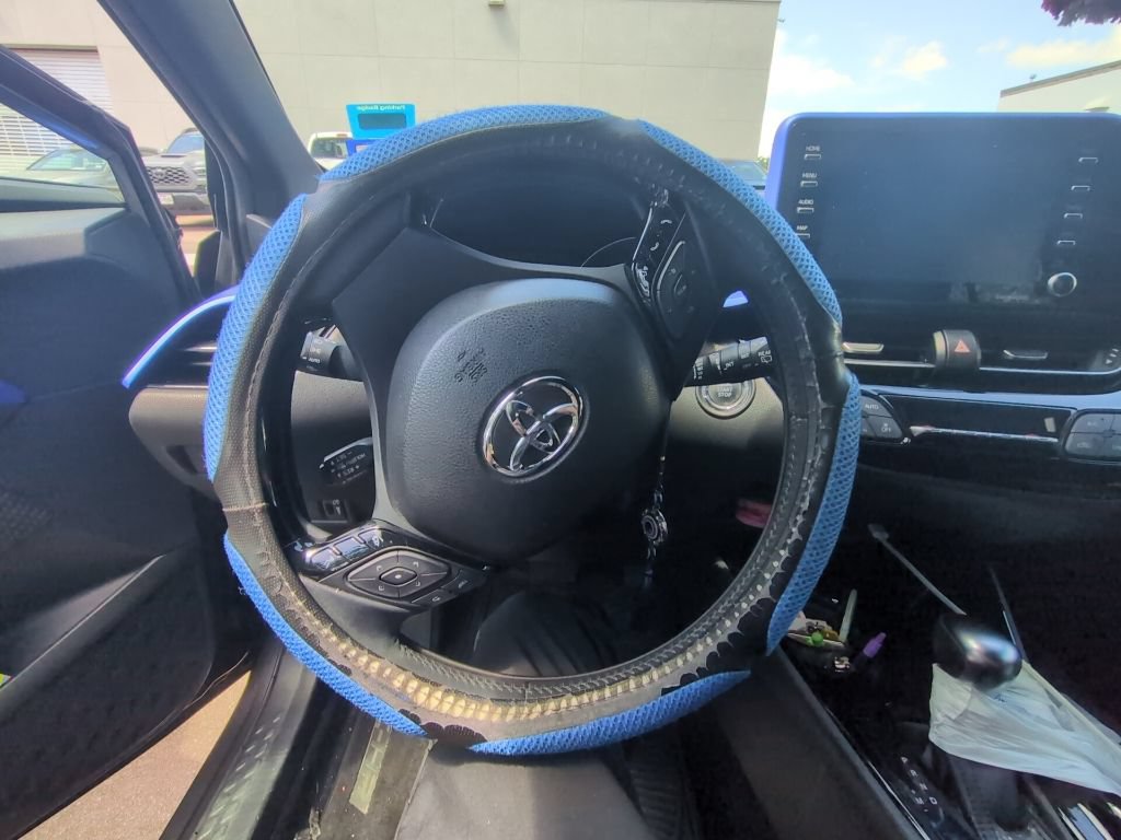 Used 2020 Toyota C-HR XLE FWD image 12